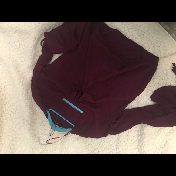 Trumpet-sleeve top deep red burgundy - Picture 4 of 6